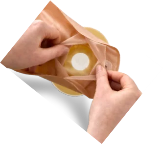 黄色い物体を持っている人