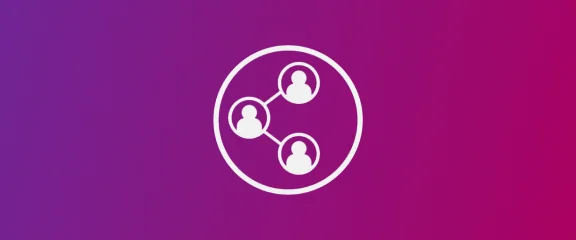 Icono morado y blanco que representa a las personas en un círculo, que simboliza el replanteamiento de los recursos de recuperación para compartirlos con los colegas.