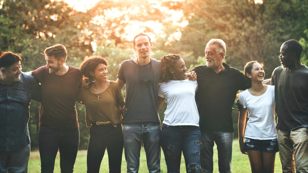 En gruppe personer, der poserer for et billede